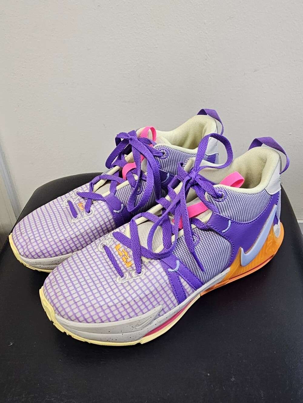 Nike LeBron Witness 7 GS Action Grape Orange Youth Size 6.5Y Basketball Shoes